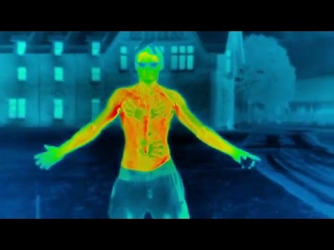 Il se filme nu sous la neige avec une caméra thermique