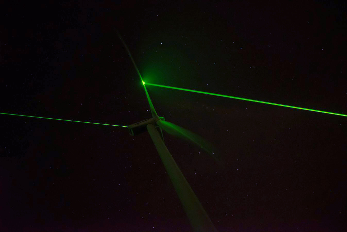 Des éoliennes et des lasers en parfaite synchronisation