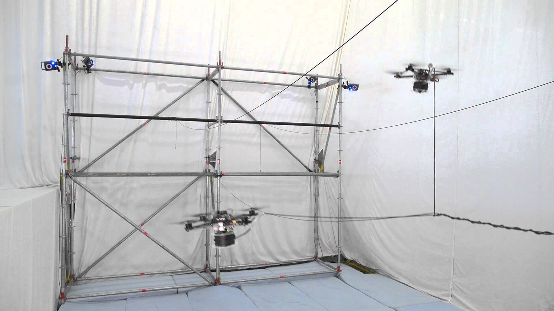 La construction d&rsquo;un pont de corde avec des drones