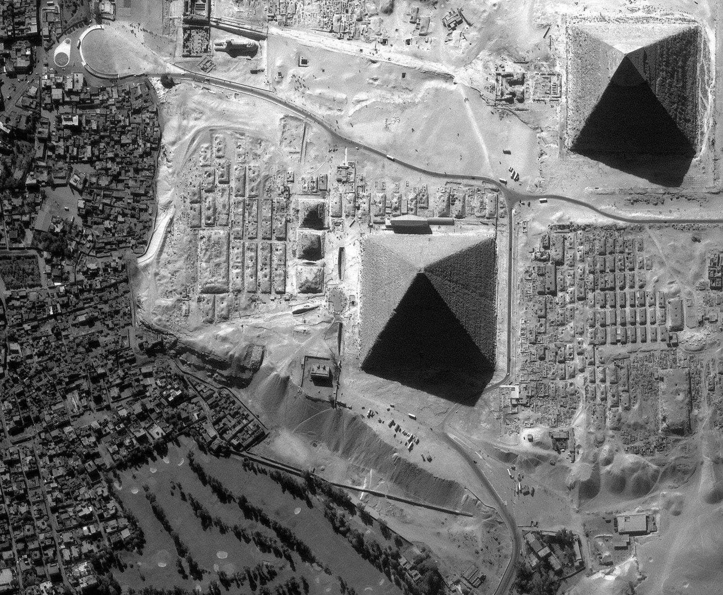 La grande pyramide de Gizeh a huit faces