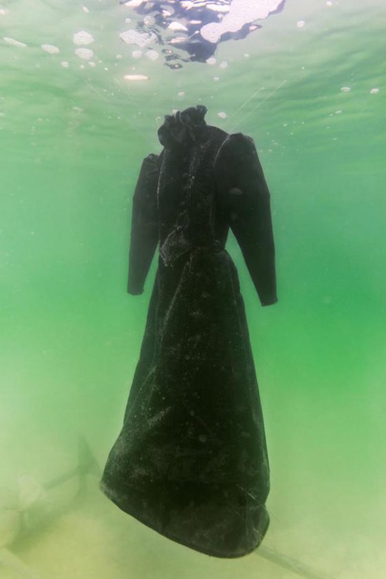 robe-sel-sculpture-mer-morte-02
