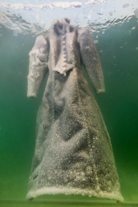 robe-sel-sculpture-mer-morte-05