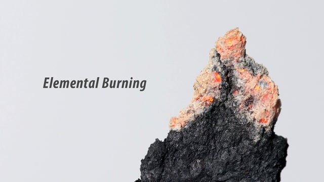 La combustion de cinq éléments chimiques
