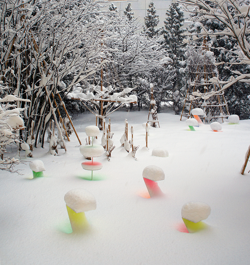 Des supports lumineux pour créer des sculptures après la neige