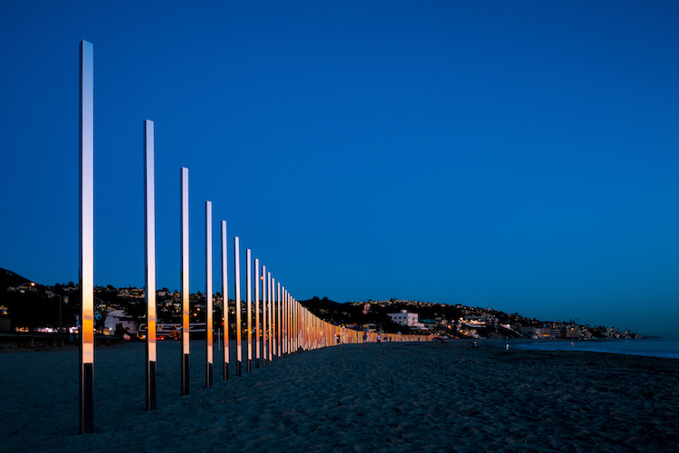 400 mètres de piliers miroirs pour refléter les couleurs côtières