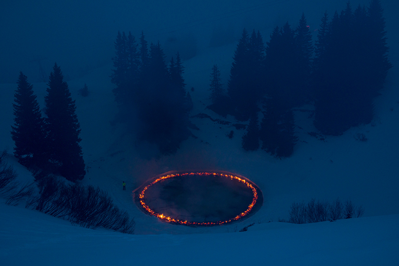 Des cercles de feu dans les Alpes