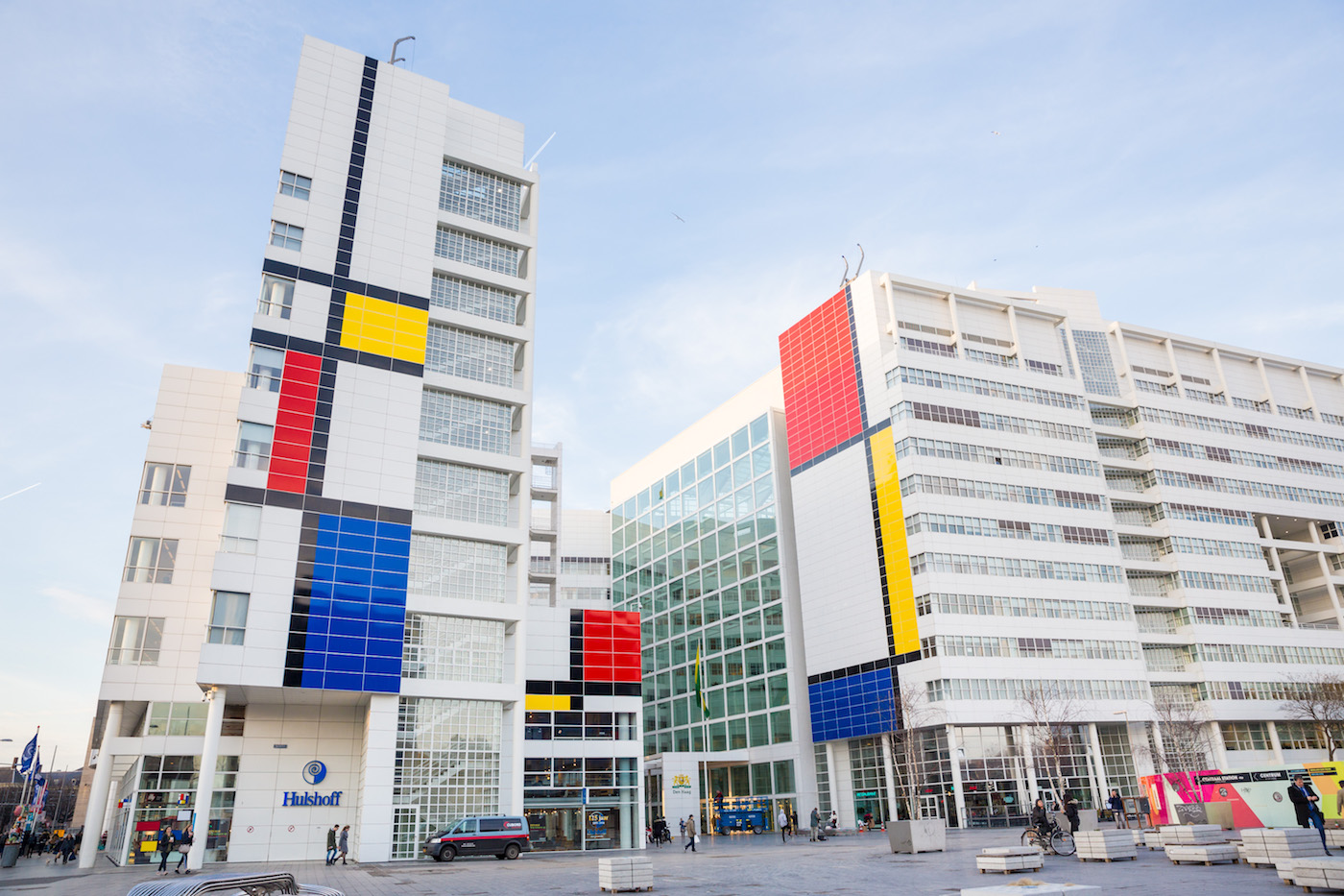 La Haye installe un Mondrian géant sur sa mairie pour fêter son centenaire