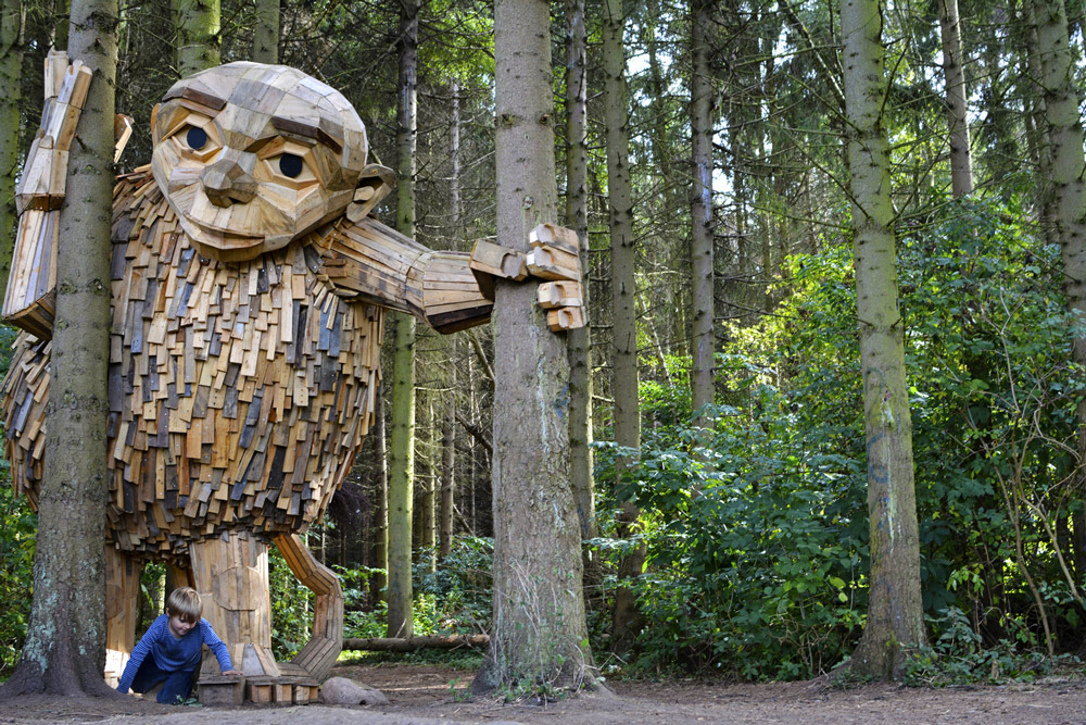 Les géants de bois au coeur d’une forêt danoise