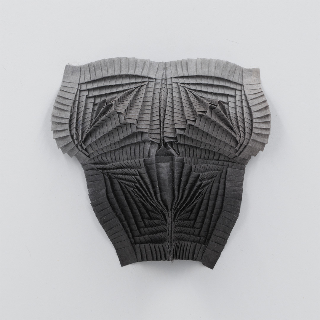 Des créations plissées et texturées en origami