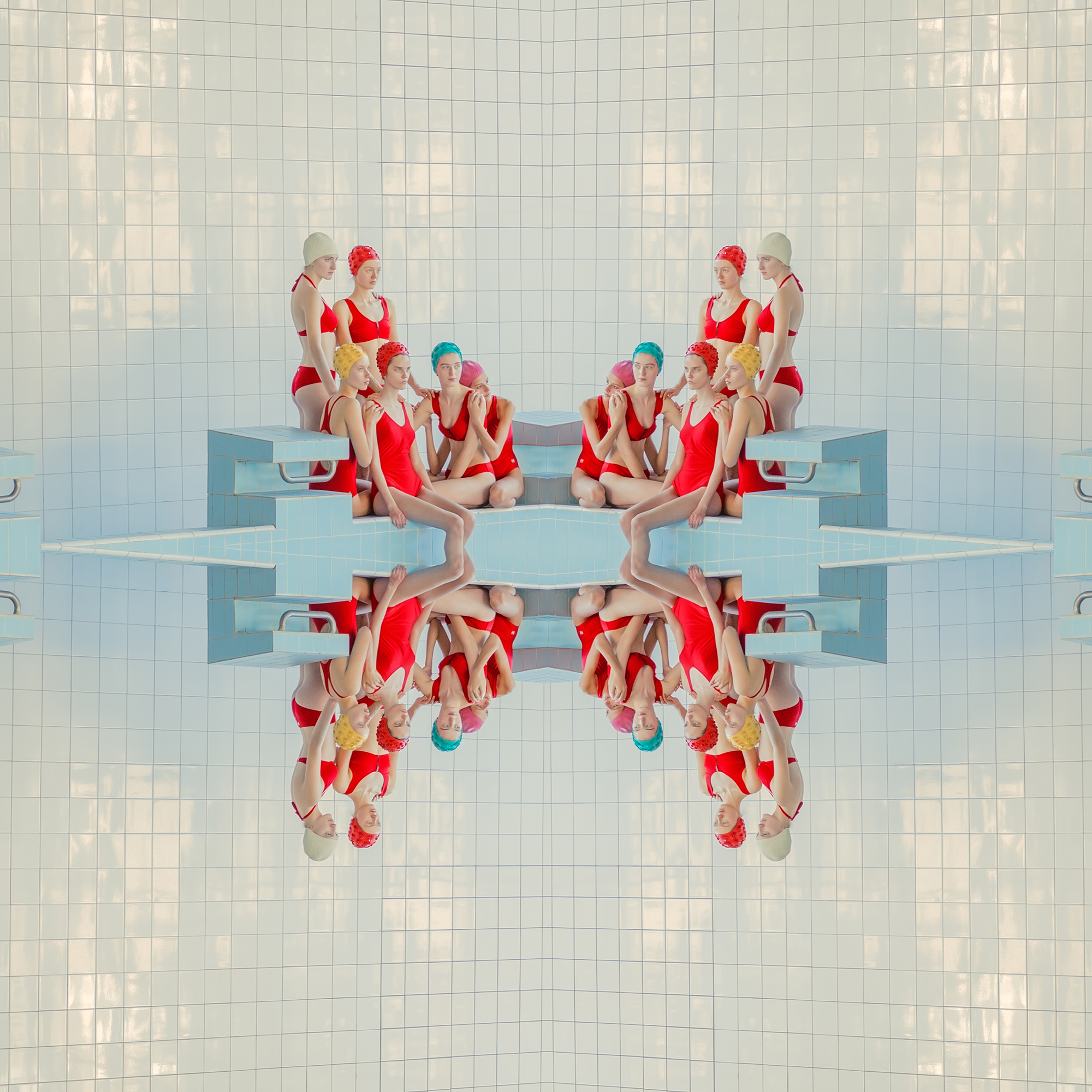 Symétries et réflexions dans les piscines de Mária Švarbová