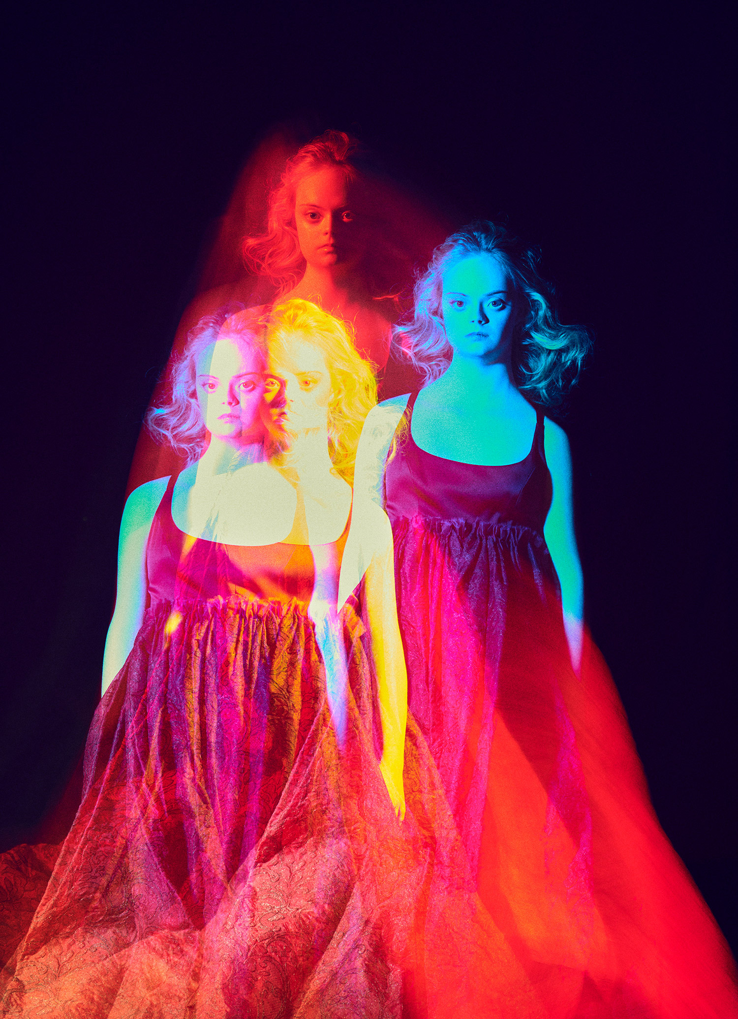 Radical Beauty Project : Lily Moore baignée de couleurs par Elizaveta Porodina
